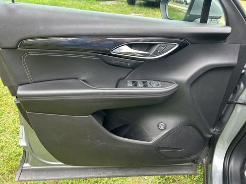 Used 2023 Buick Envision Essence image 11