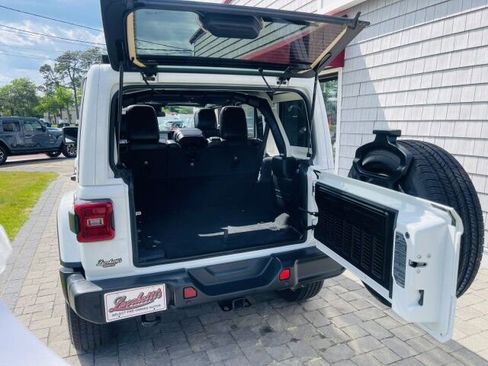 Used 2024 Jeep Wrangler Unlimited Sahara AWD/4WD image 19