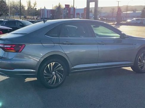 Used 2019 Volkswagen Jetta SEL Premium image 2