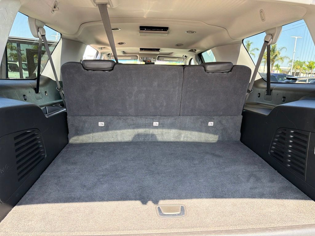 Used 2020 Cadillac Escalade ESV Premium Luxury w/ Escalade Sport Edition AWD/4WD image 25