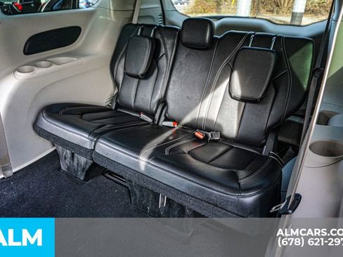 Used 2024 Chrysler Pacifica Limited FWD image 23
