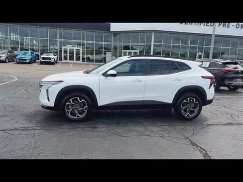 Certified 2024 Chevrolet Trax LT w/ Driver Confidence Package FWD image 5