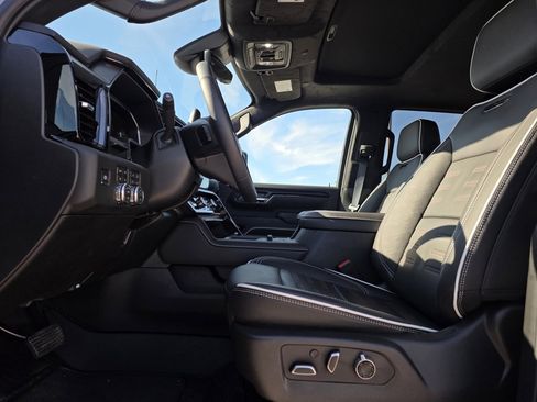 Used 2026 GMC Sierra 2500 AT4X image 11