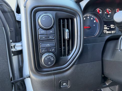 Used 2020 Chevrolet Silverado 1500 Custom w/ Custom Value Package image 21