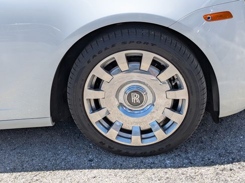 Used 2015 Rolls-Royce Ghost RWD image 11