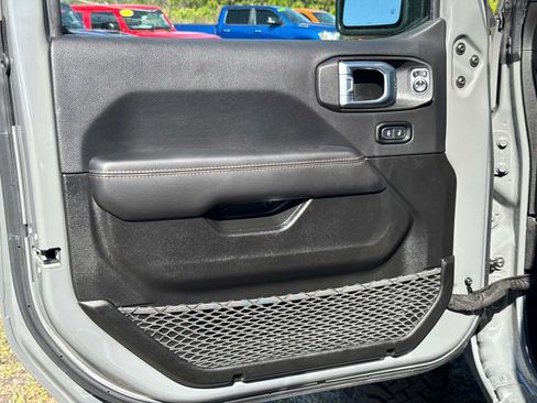 Certified 2022 Jeep Wrangler Unlimited Rubicon w/ Dual Top Group image 19