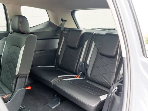 Certified 2026 Volkswagen Atlas Peak Edition AWD/4WD image 18