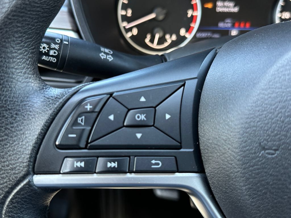 Used 2024 Nissan Altima 2.5 SV FWD image 24