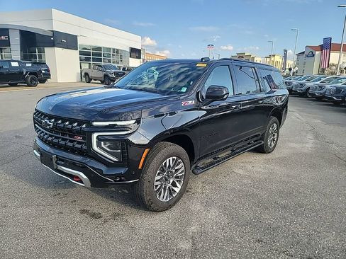 Certified 2025 Chevrolet Suburban Z71 image 3