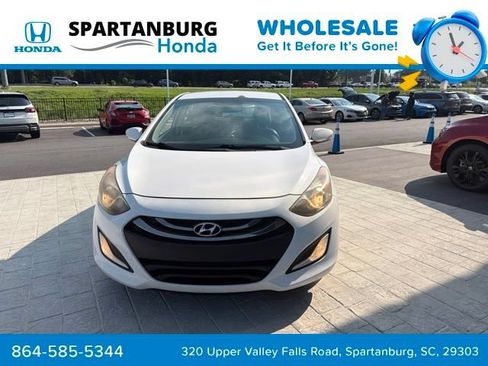 Used 2014 Hyundai Elantra GT w/ Option Group 02 FWD image 3