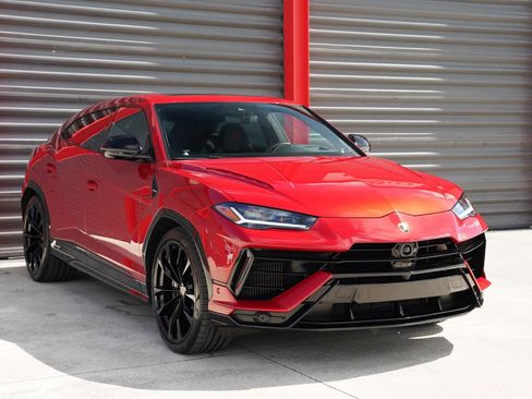 Used 2023 Lamborghini Urus S image 2