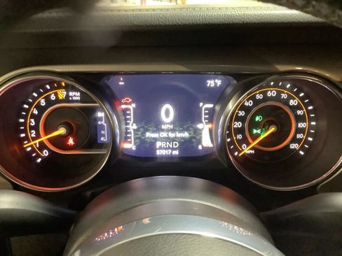 Certified 2019 Jeep Wrangler Unlimited Sahara AWD/4WD image 31