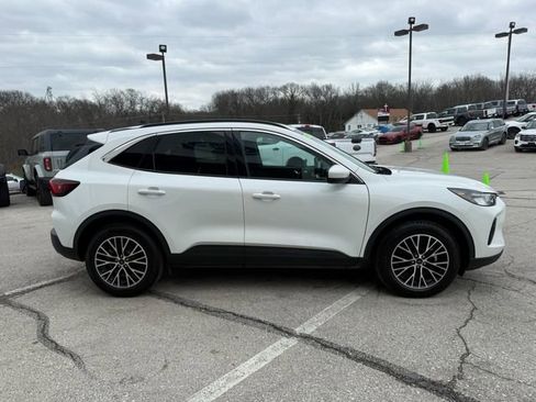 Used 2024 Ford Escape SE FWD image 8