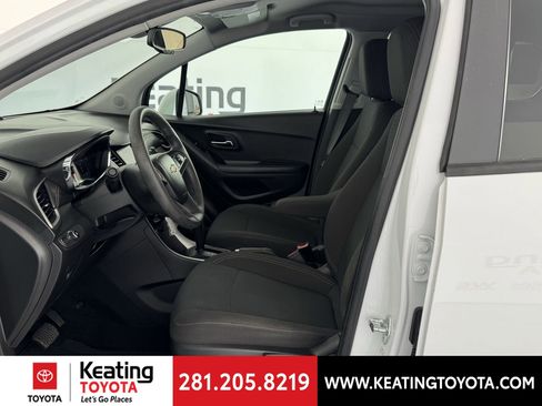 Used 2022 Chevrolet Trax LS w/ Tint and Cruise Package image 14