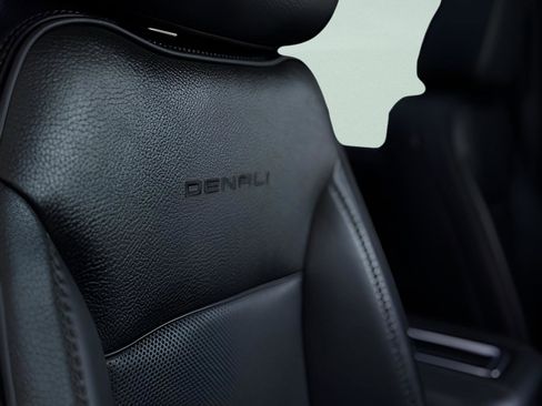 Used 2022 GMC Yukon XL Denali image 34