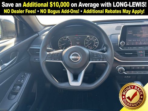 Used 2025 Nissan Altima 2.5 SV image 18