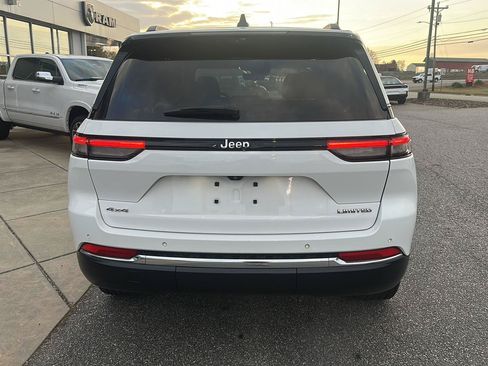 Used 2023 Jeep Grand Cherokee Limited w/ Luxury Tech Group II AWD/4WD image 22