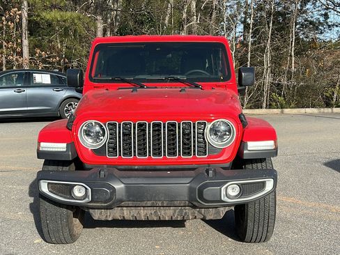 Used 2025 Jeep Wrangler Sahara image 3