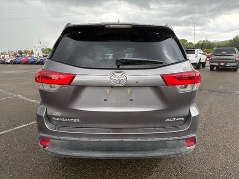 Certified 2018 Toyota Highlander XLE AWD/4WD image 4