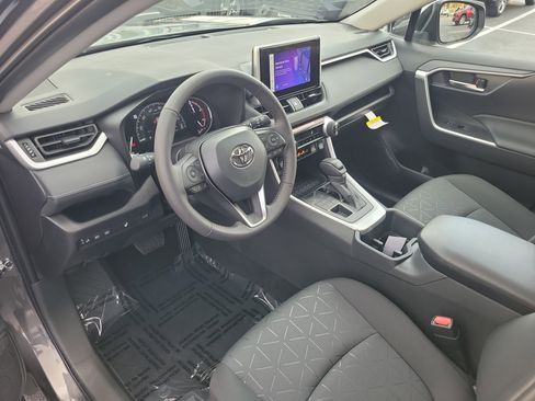 Used 2025 Toyota RAV4 XLE image 17