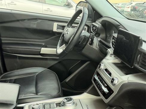 Used 2021 Ford Explorer XLT w/ Equipment Group 202A image 15