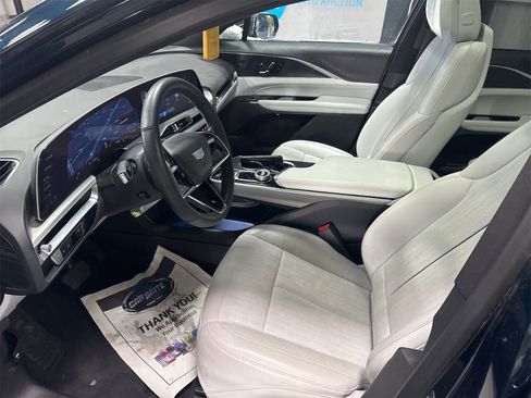 Used 2025 Cadillac Lyriq Luxury image 10