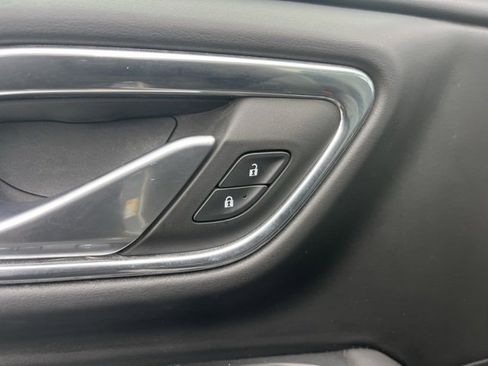 Used 2023 GMC Yukon XL SLT image 12