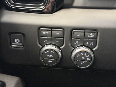 New 2026 GMC Sierra 2500 AT4 w/ Technology Package AWD/4WD image 18