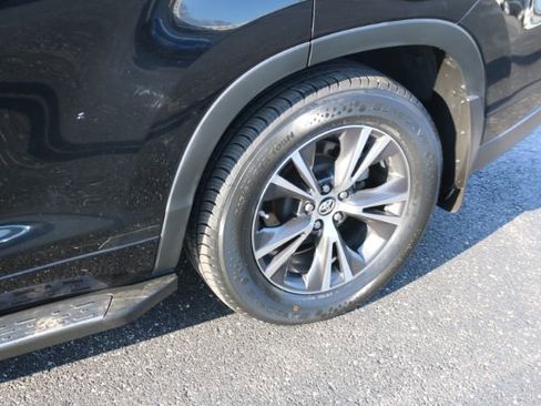 Used 2016 Toyota Highlander XLE image 12