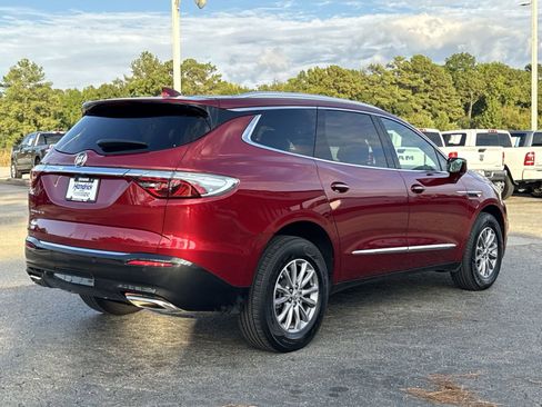 Used 2024 Buick Enclave Premium image 10