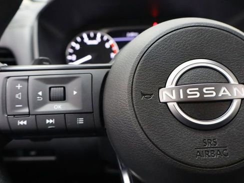 Used 2024 Nissan Rogue SV image 24