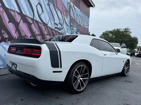Used 2018 Dodge Challenger R/T Scat Pack w/ Leather Interior Group RWD image 2