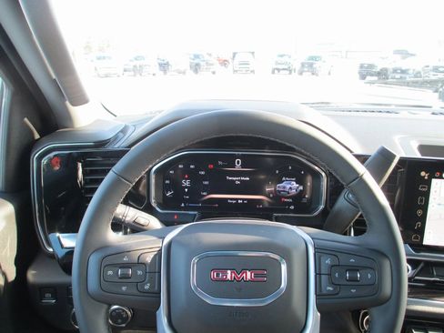 New 2026 GMC Sierra 1500 SLE image 18