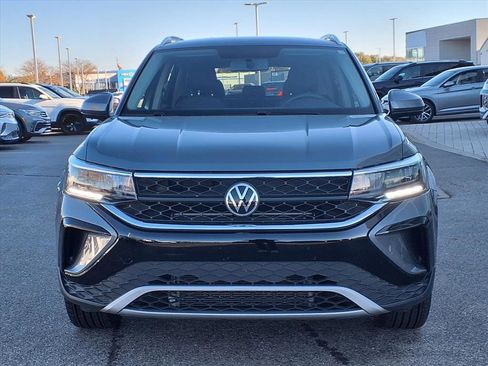 Certified 2022 Volkswagen Taos SE image 6