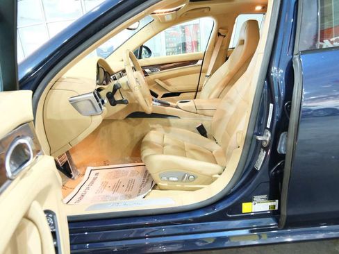 Used 2014 Porsche Panamera 4 image 17