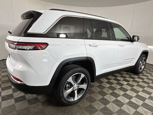 Used 2023 Jeep Grand Cherokee 4WD 4xe image 2