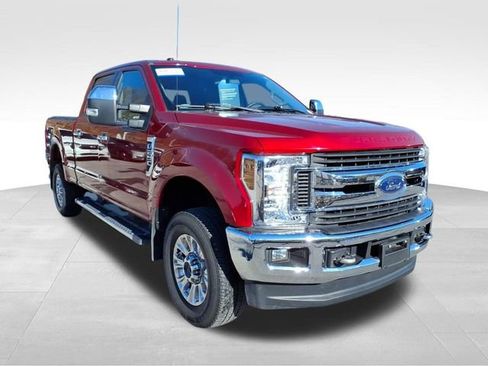 Certified 2018 Ford F250 XLT w/ XLT Premium Package image 11