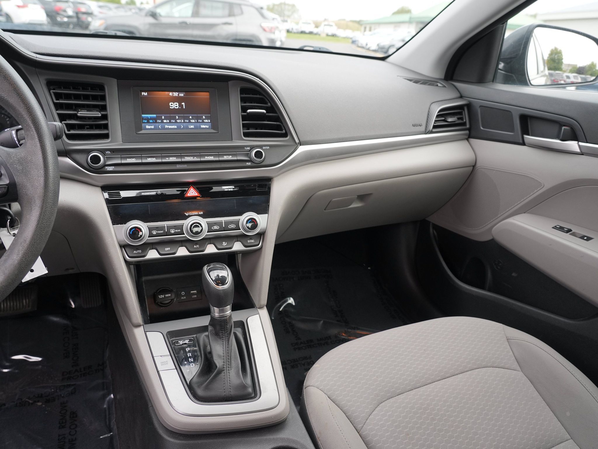 Used 2020 Hyundai Elantra SE FWD image 22