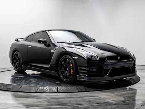 Used 2013 Nissan GT-R Premium image 21