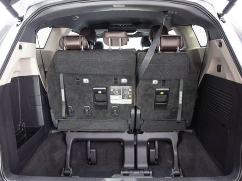 Used 2024 Toyota Sienna Platinum AWD/4WD image 9