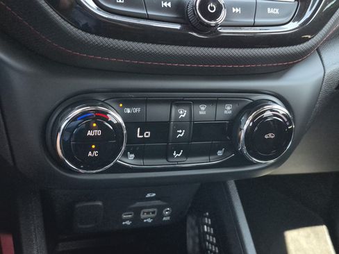 Used 2021 Chevrolet TrailBlazer RS w/ Technology Package AWD/4WD image 27