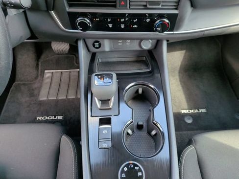 Used 2025 Nissan Rogue S AWD/4WD image 18