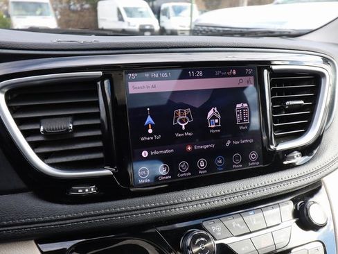 Used 2020 Chrysler Pacifica Limited w/ Tire & Wheel Group image 74