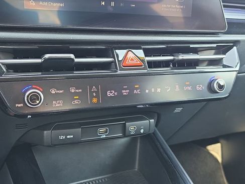 Certified 2024 Kia Niro Wind FWD image 27
