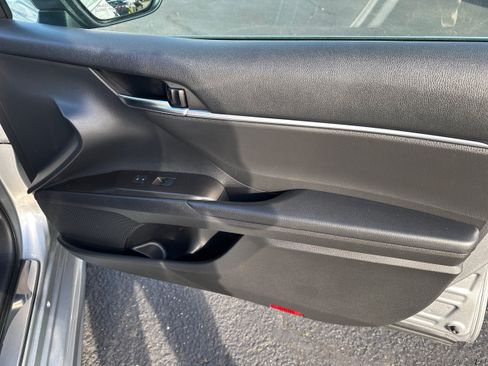 Used 2021 Toyota Camry SE FWD image 21