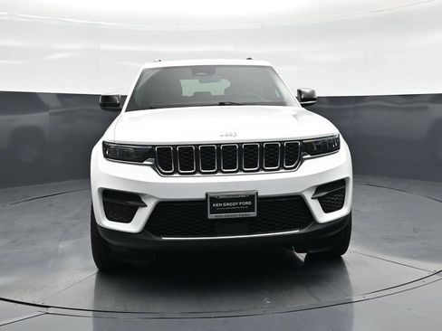 Used 2025 Jeep Grand Cherokee Laredo w/ Luxury Tech Group I AWD/4WD image 48