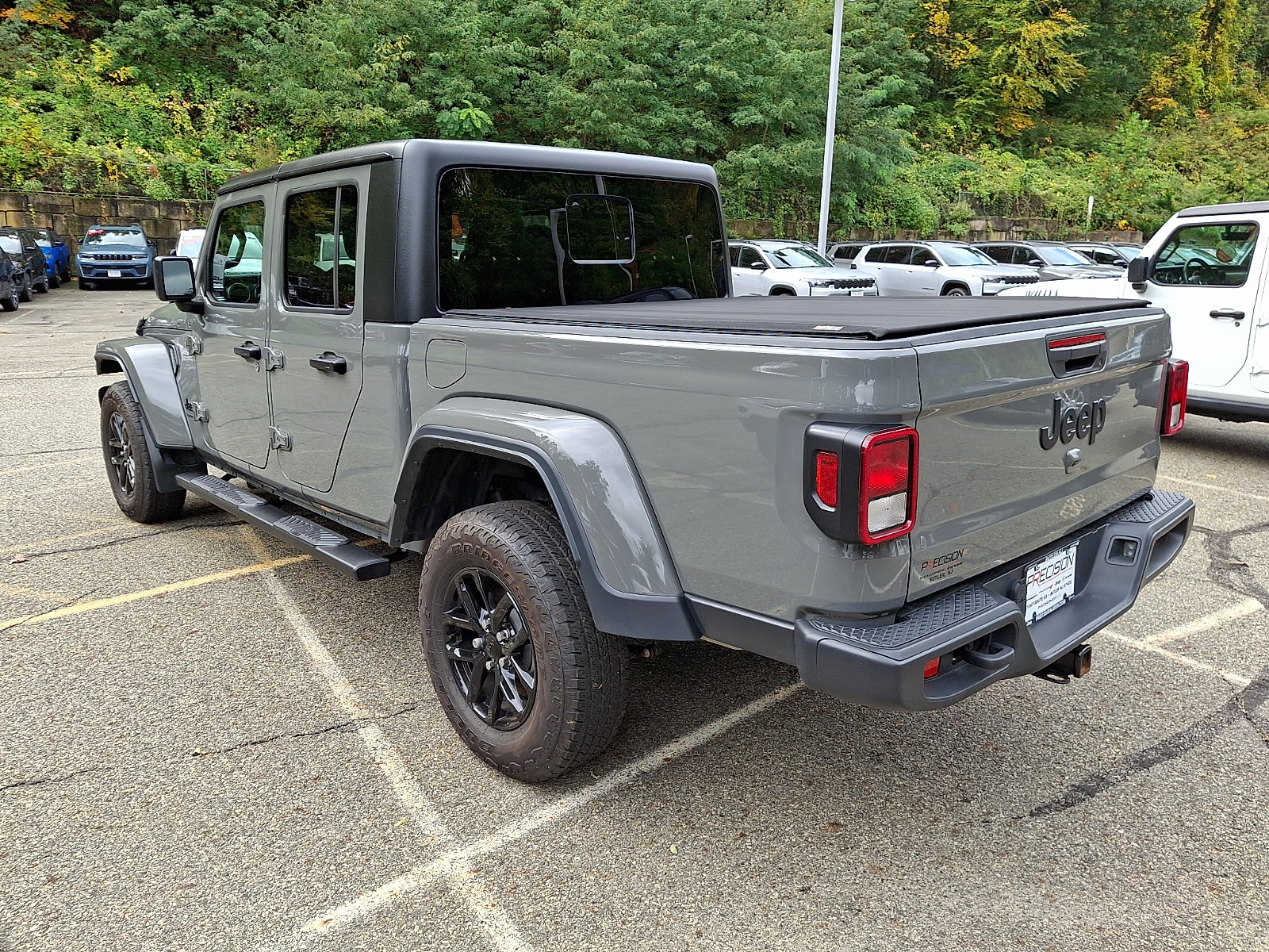 Certified 2023 Jeep Gladiator Sport AWD/4WD image 5