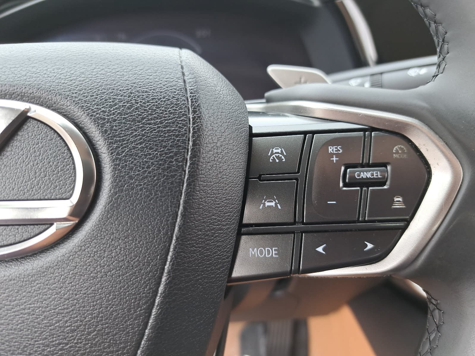 Used 2025 Lexus RZ 300e FWD image 19