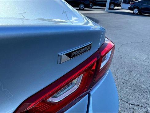 Used 2017 Chevrolet Malibu Premier w/ Driver Confidence Package FWD image 5