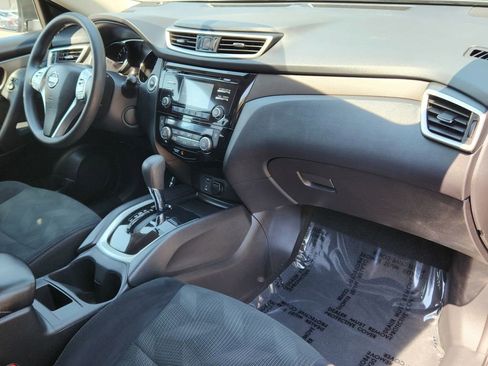 Used 2015 Nissan Rogue SV w/ SV Moonroof Package image 14